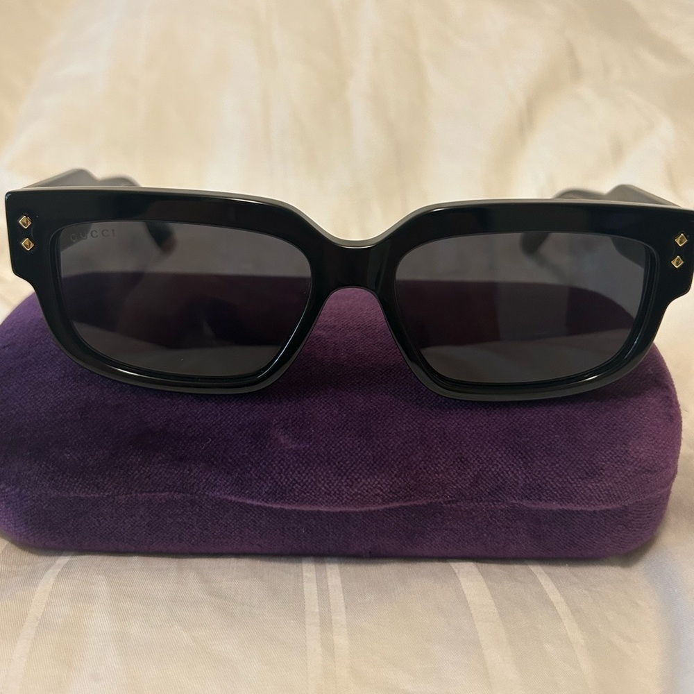 Gucci black sunglasses